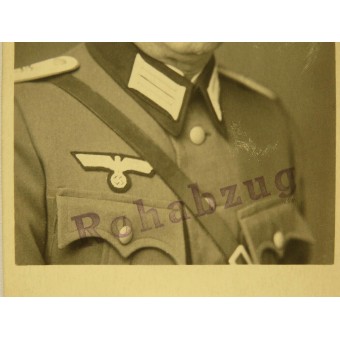 Retrato del teniente alemán en Feldbluse y visera estilo trituradora. Espenlaub militaria